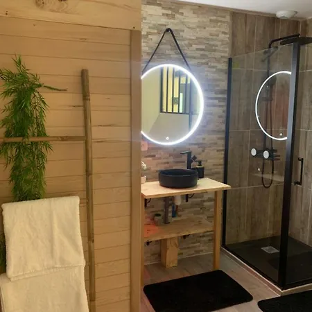 Maylou11 Apartment